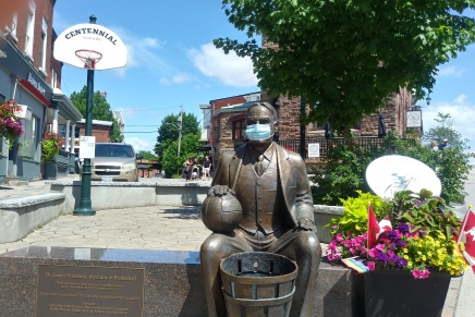 Naismith promotes mask wearing in Almonte